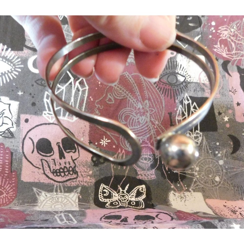 Silver Flexible Ball Clasp Bracelet - Picture 11 of 11